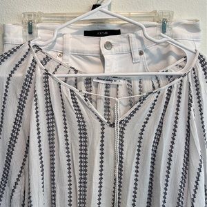Joe’s Slim Crop 30” White Jeans W/Peasant Blouse L